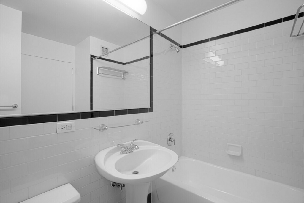 420 West 42nd Street - Photo 5