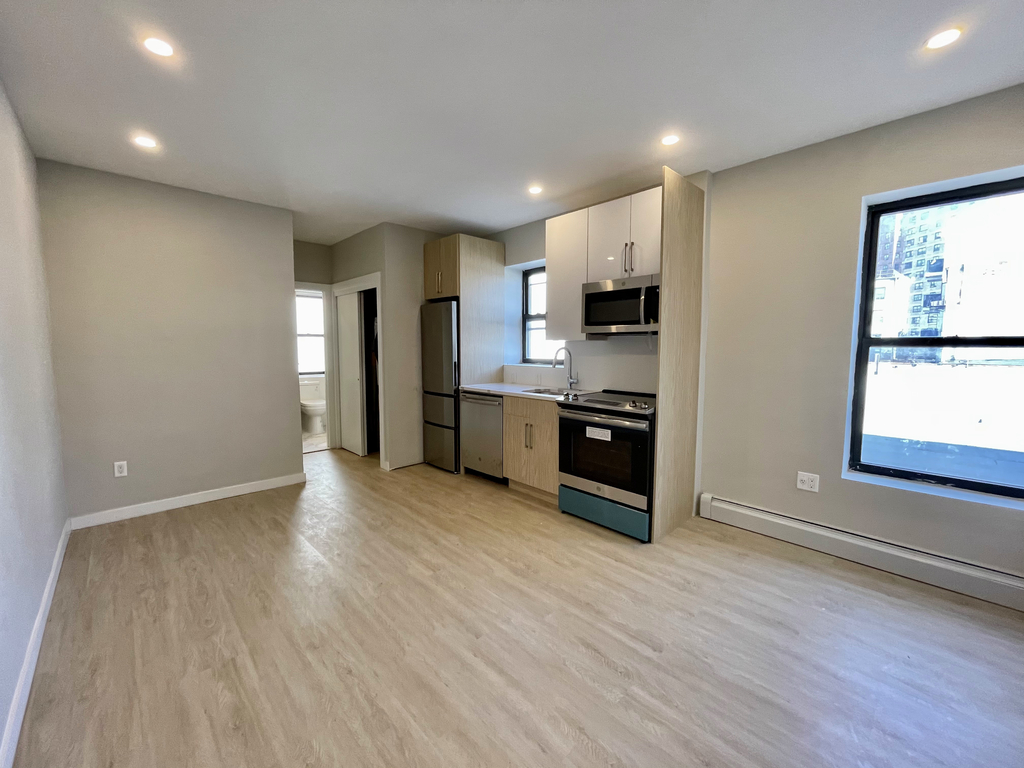 879 Dekalb Avenue - Photo 1