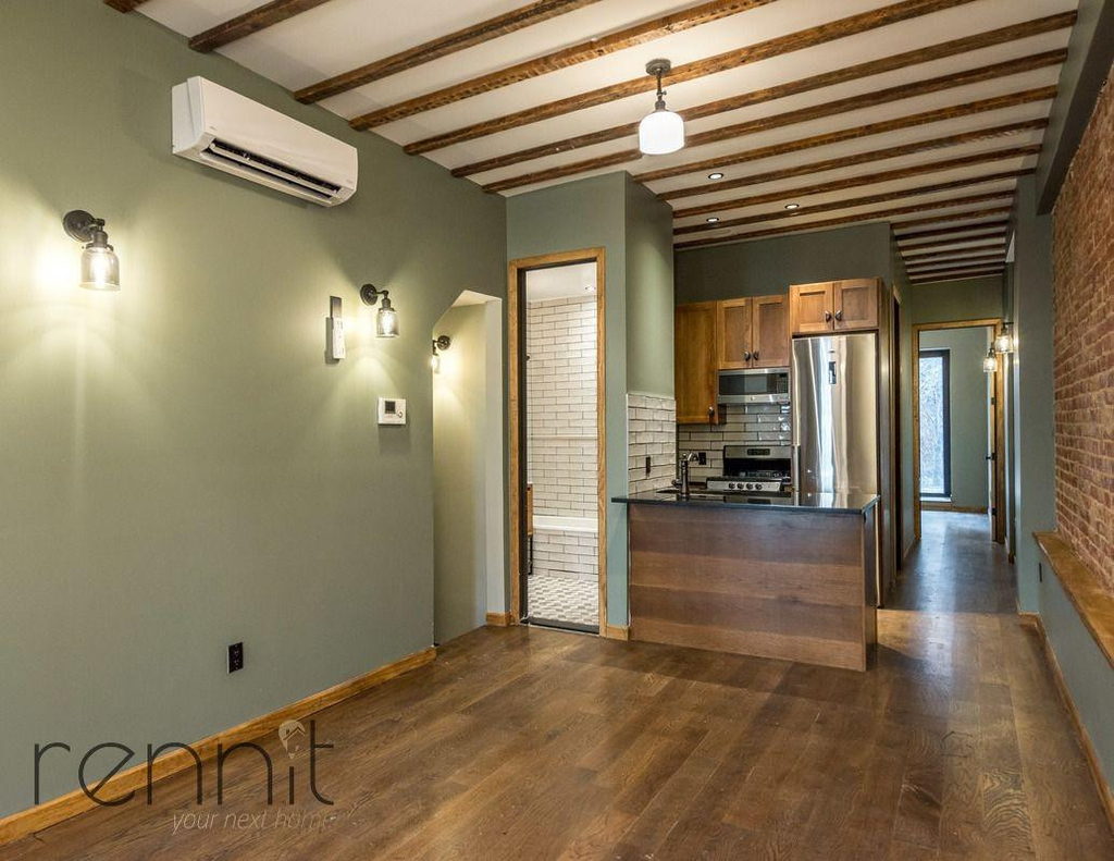 194 Montrose Avenue - Photo 1