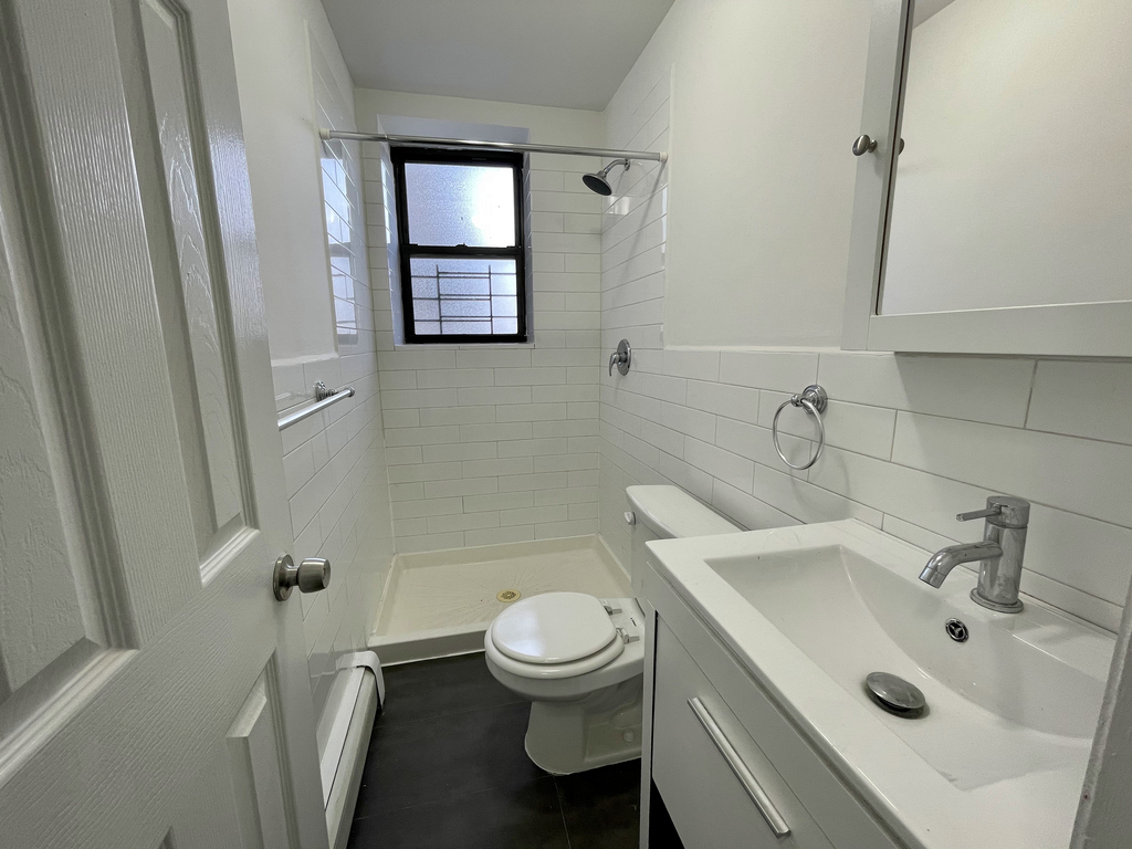 879 Dekalb Avenue - Photo 3