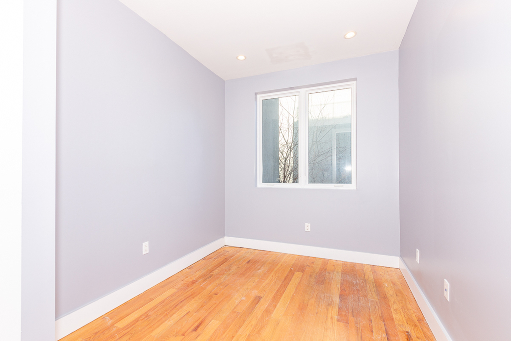 679 Grand Street - Photo 4