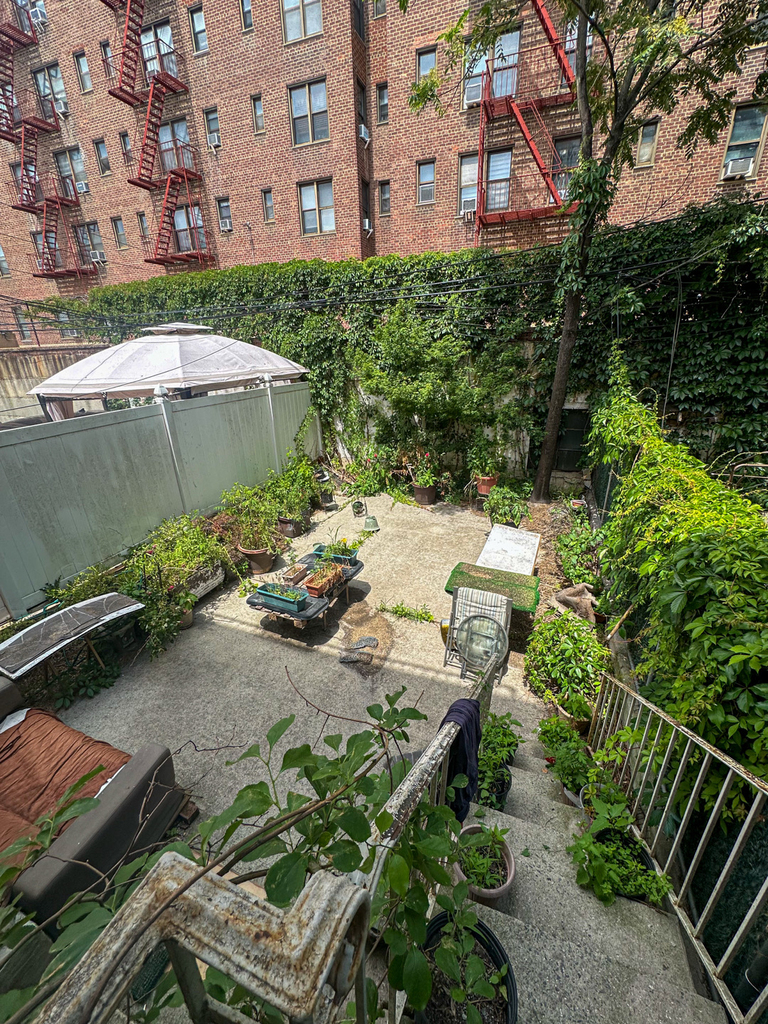 67-25 Exeter Street - Photo 6