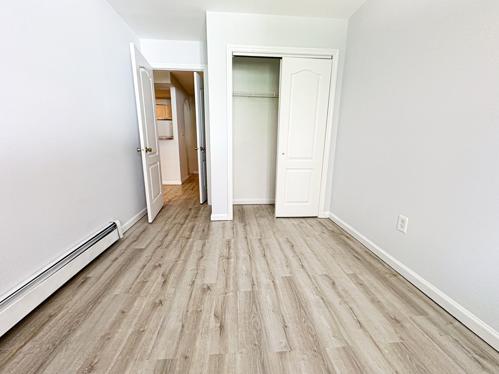 67-25 Exeter Street - Photo 4