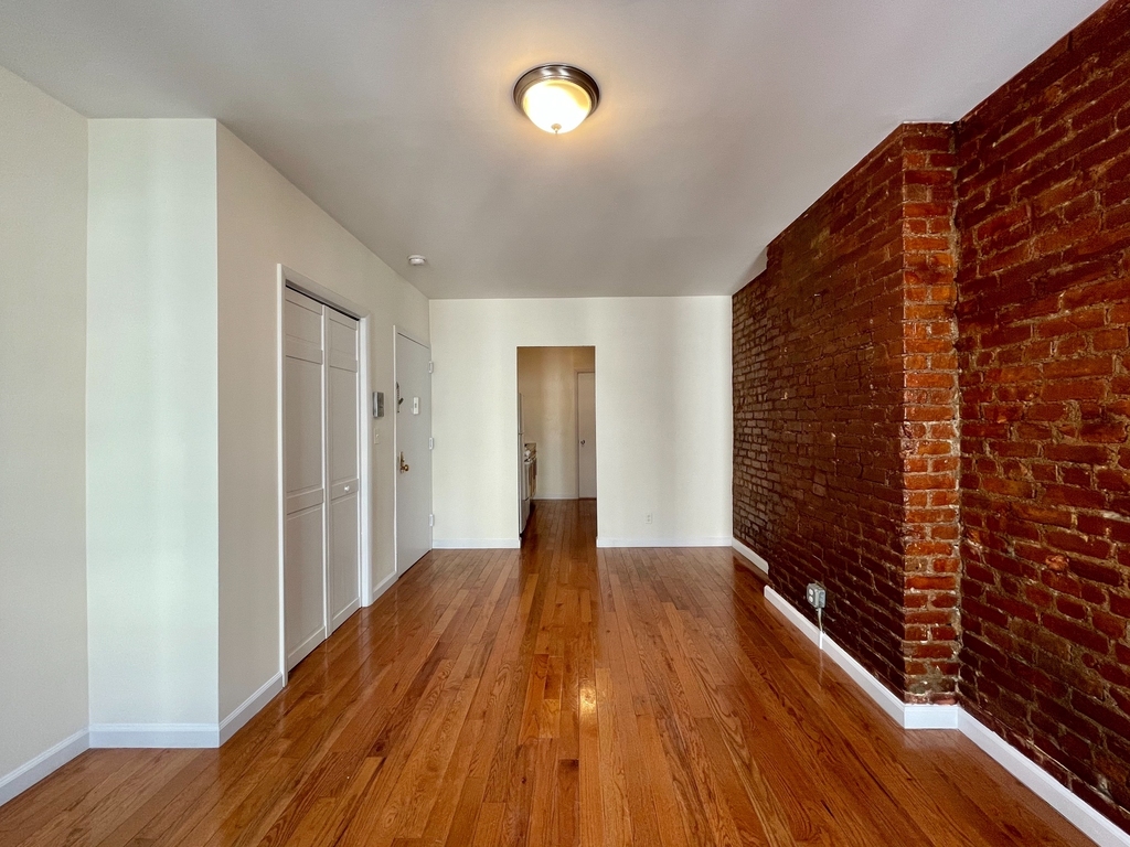 425 East 114th Street - Photo 4