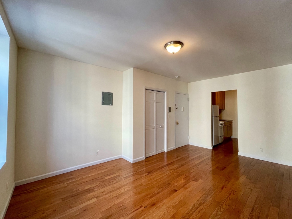 425 East 114th Street - Photo 6