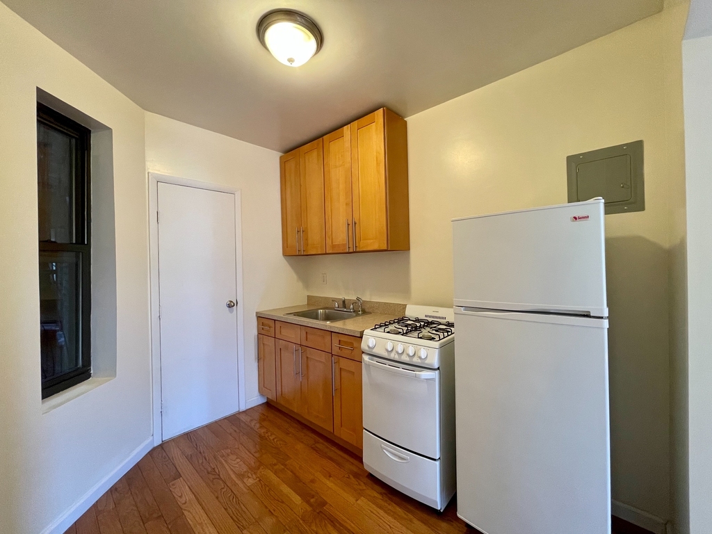 425 East 114th Street - Photo 4