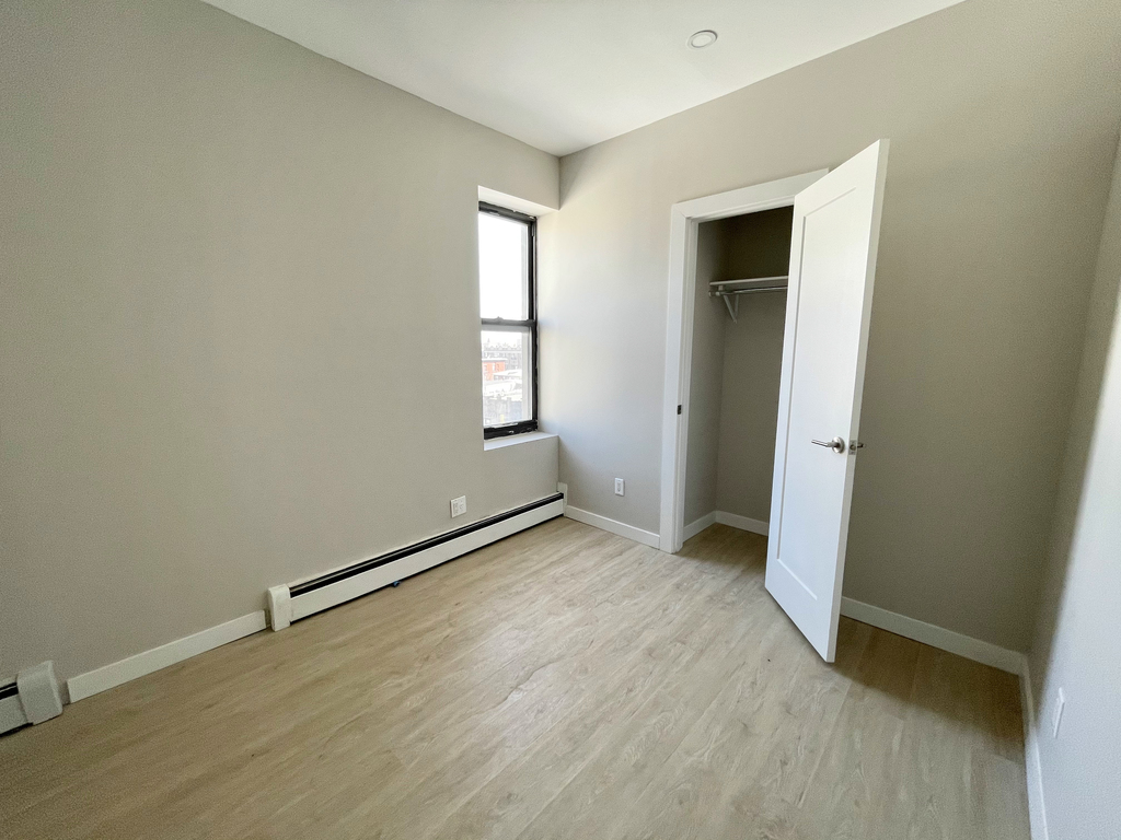 879 Dekalb Avenue - Photo 3