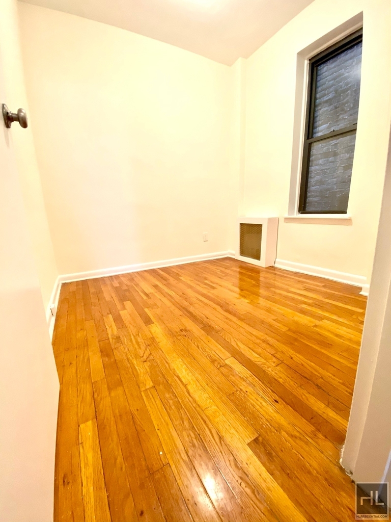 East 81 Street - Photo 1