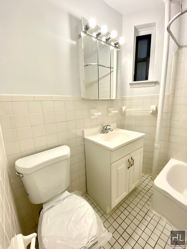 East 81 Street - Photo 4