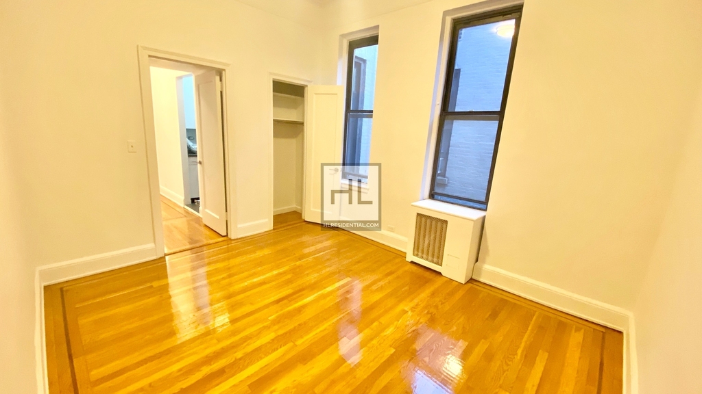 East 81 Street - Photo 12