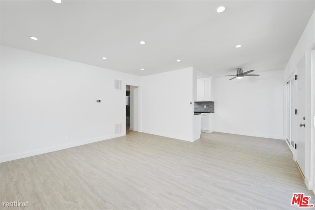 1007 Ocean Park Blvd Apt 3 - Photo 1