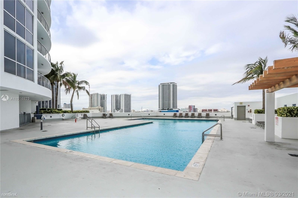 1750 N Bayshore Dr - Photo 19