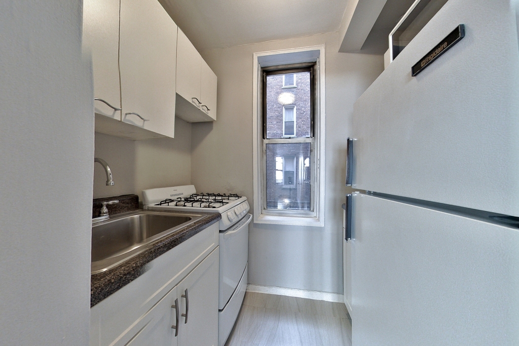 340 East 58th Street - Photo 7