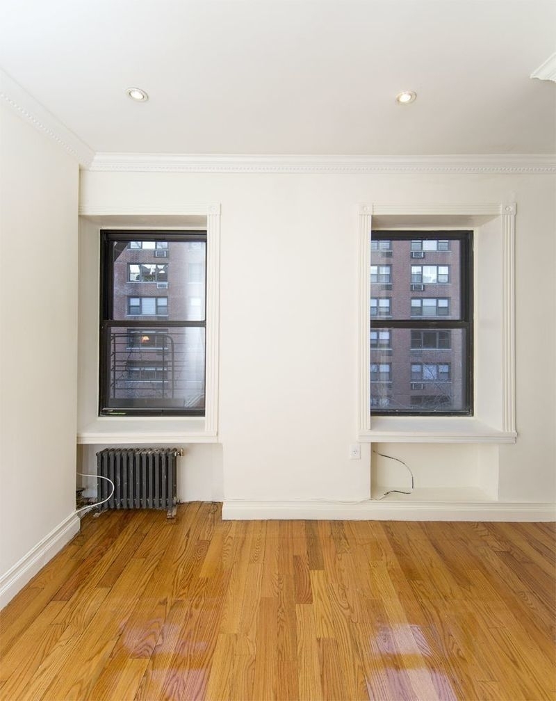 East 55th Street - Photo 3