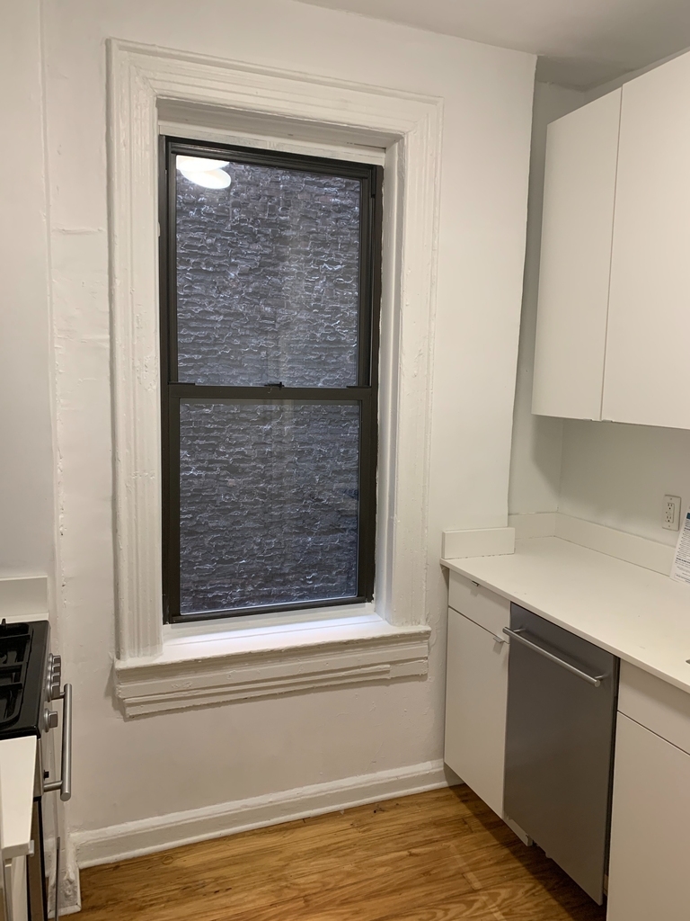 240 West 15th Street - Photo 8