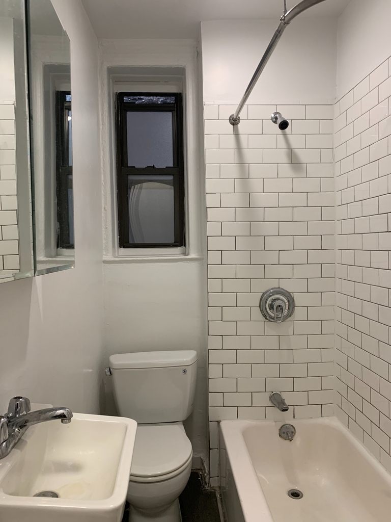 240 West 15th Street - Photo 10