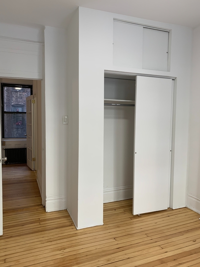 240 West 15th Street - Photo 4