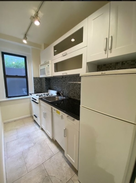 54 West 65th Street - Photo 4