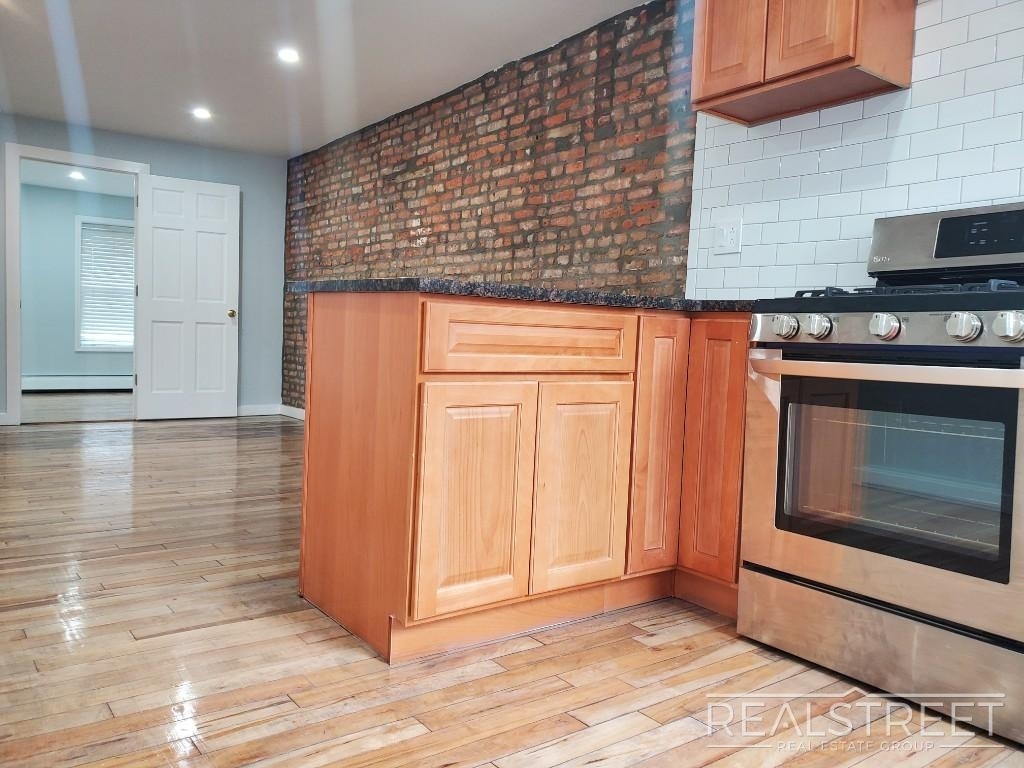 1280 Herkimer Street - Photo 1