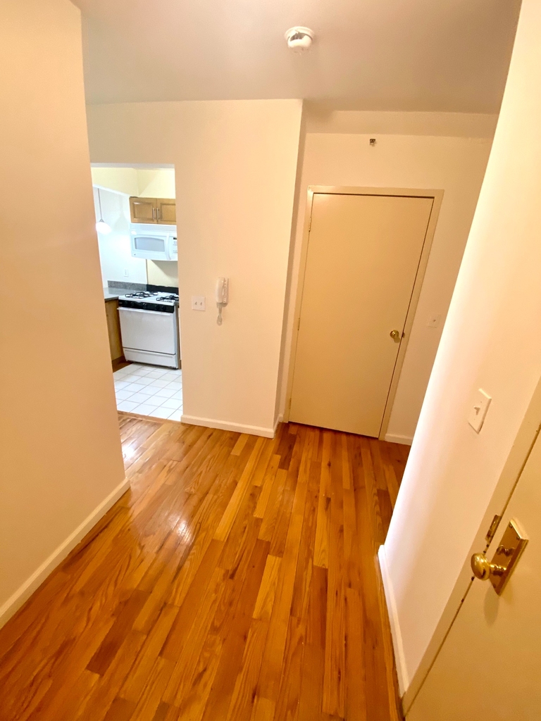 32-21 37th Avenue - Photo 3