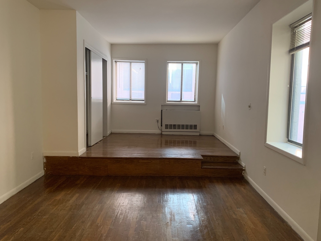 221 East 33rd Street - Photo 7