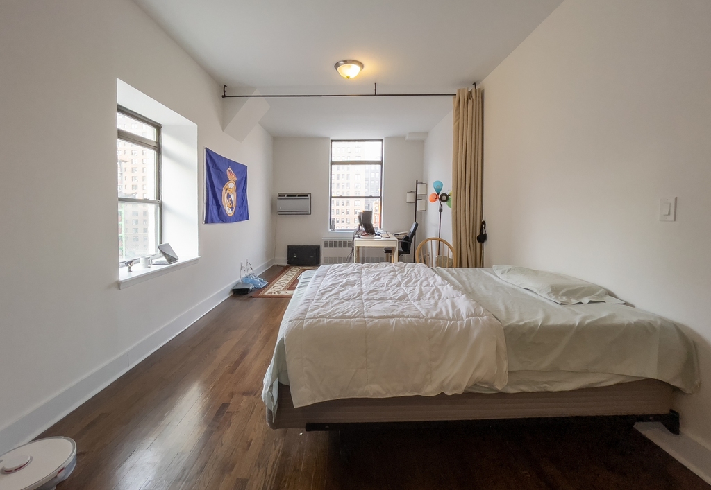 304 East 20th Street - Photo 1