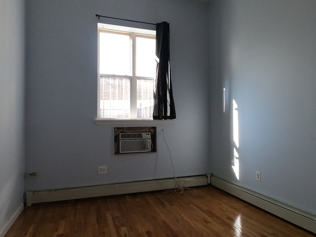 477 Hart St #1 - Photo 3