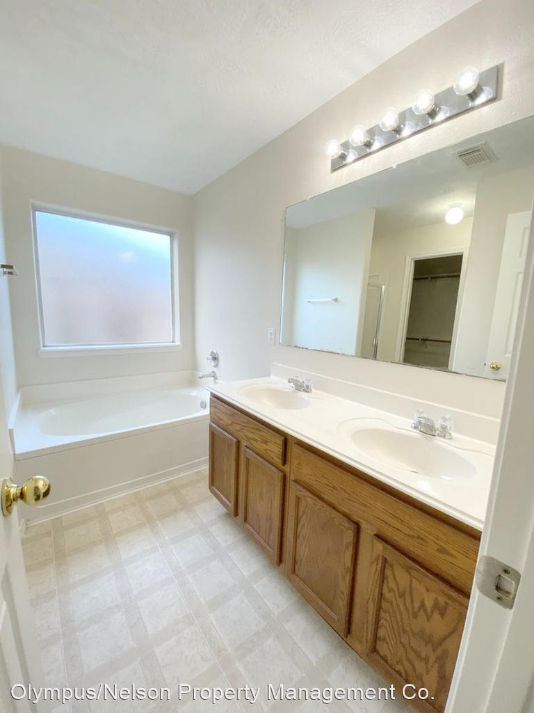 8803 Danbury Hollow Lane - Photo 13