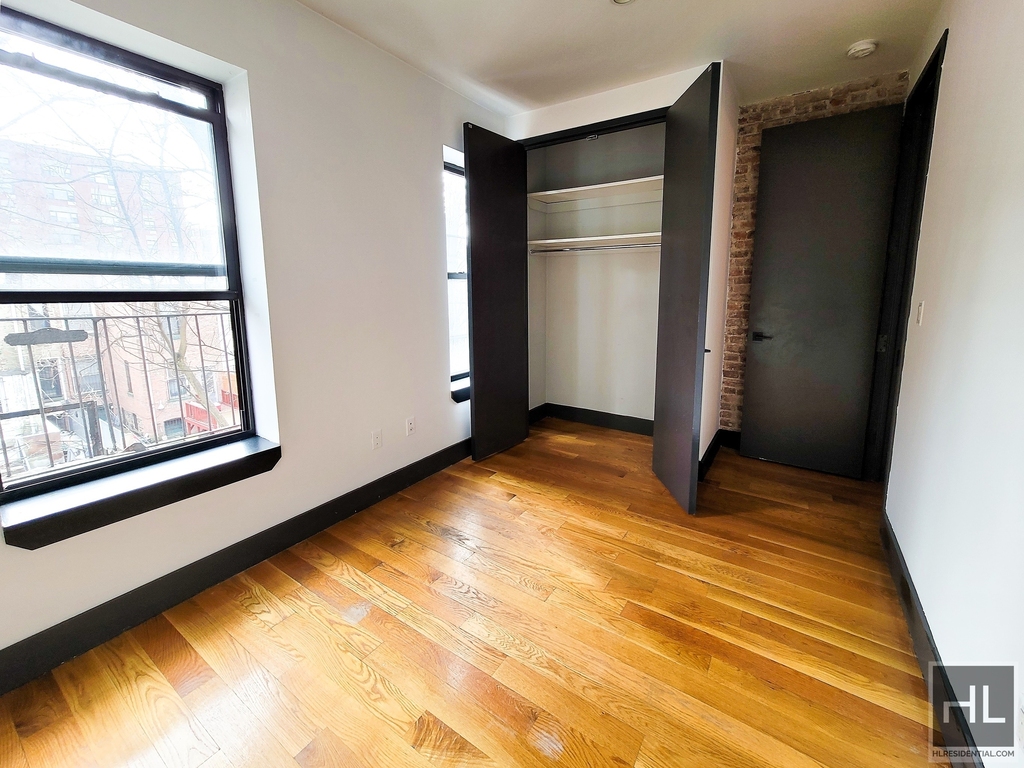 1066 Park Place - Photo 15