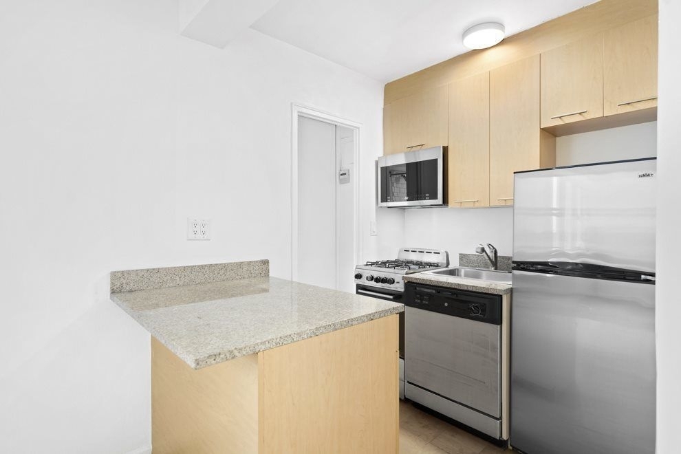 630 Lenox Avenue - Photo 3