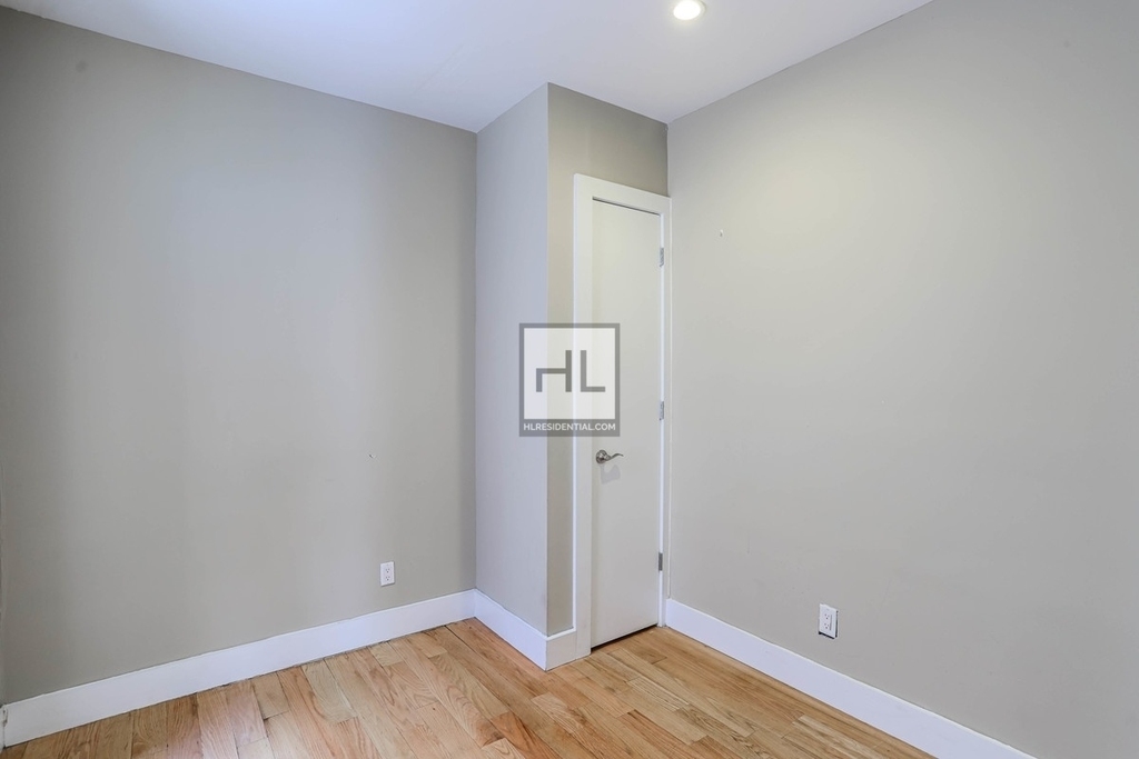 871 Hart Street - Photo 8