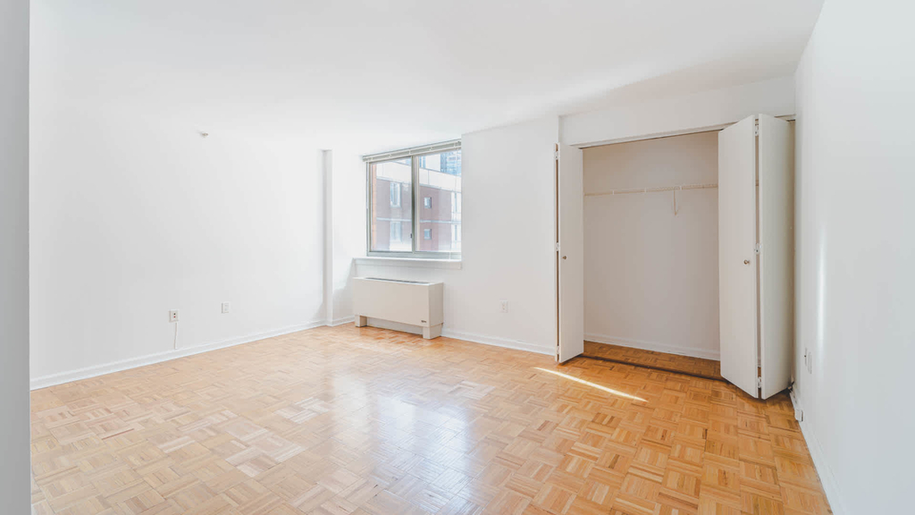 400 West 37th St - Photo 12