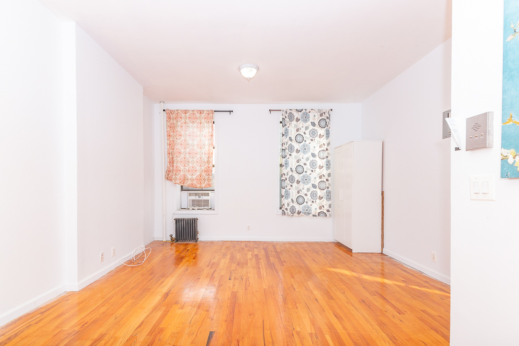 613 Marcy Avenue - Photo 0