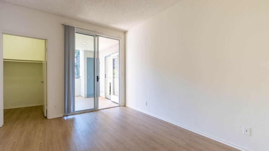 24452 West Valencia Blvd. - Photo 17