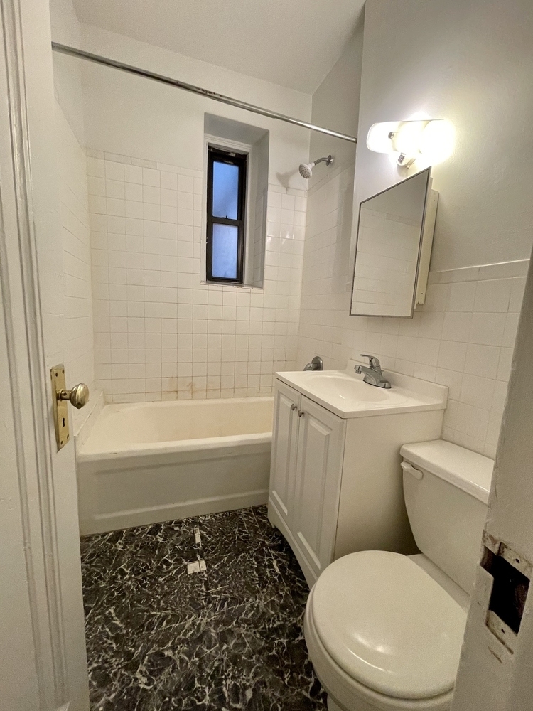 485 Central Park West - Photo 2