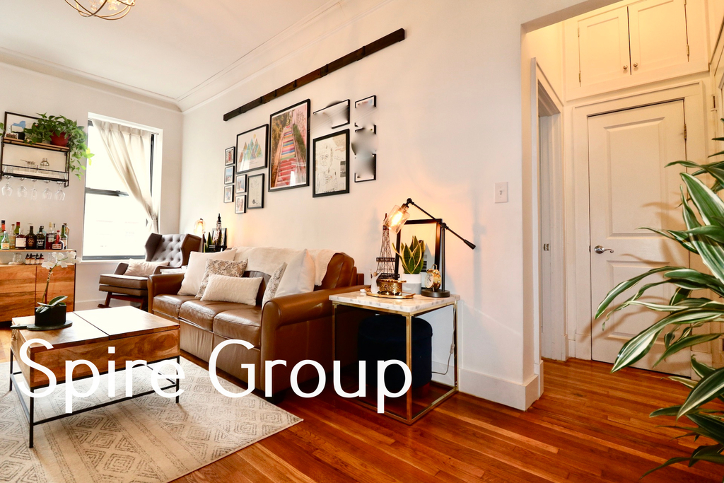 47 West 75th Street - Photo 1