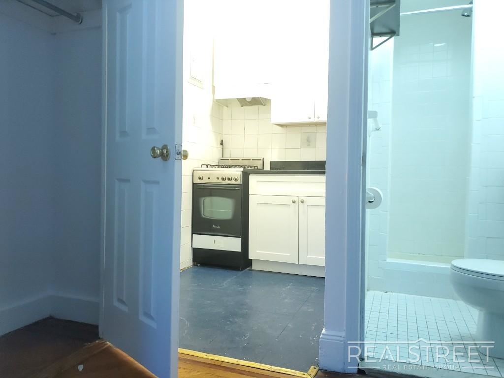 109 Joralemon Street - Photo 2