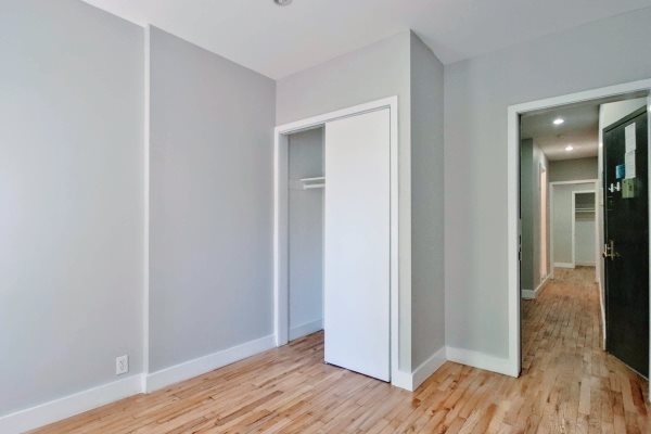 E 12th St - NO FEE - Perfect for Roommates - Photo 8