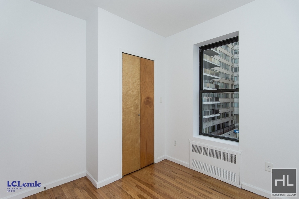 East 81st Street - Photo 3