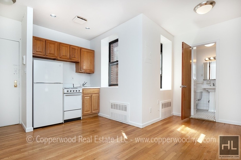 East 81 Street - Photo 0