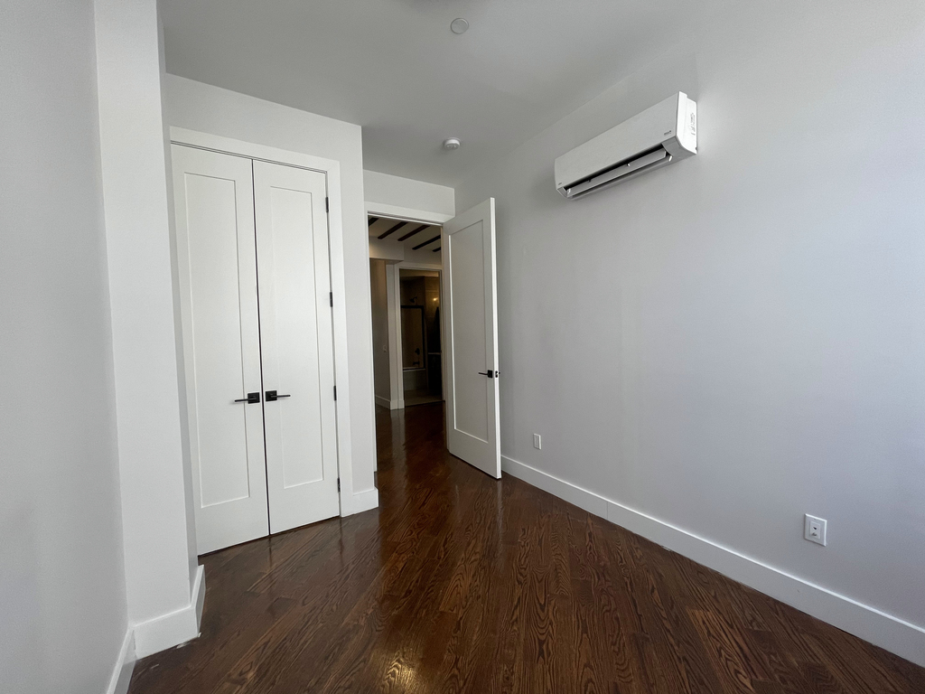 35 Claver Pl, Brooklyn, NY 11238 - Photo 8