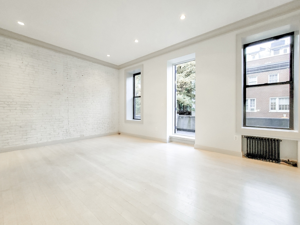 132 East 61st Street - Photo 3