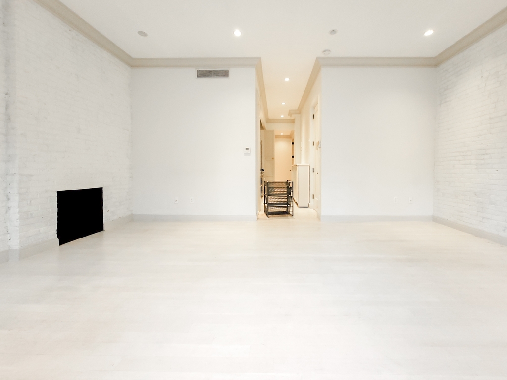 132 East 61st Street - Photo 4