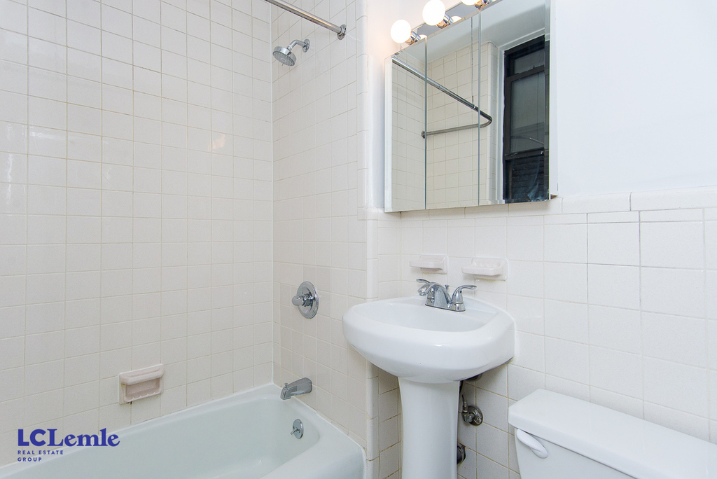 206 East 25th Street - Photo 6