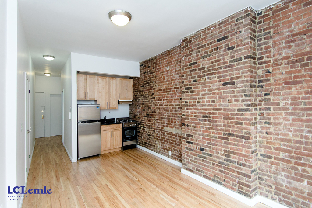 206 East 25th Street - Photo 0