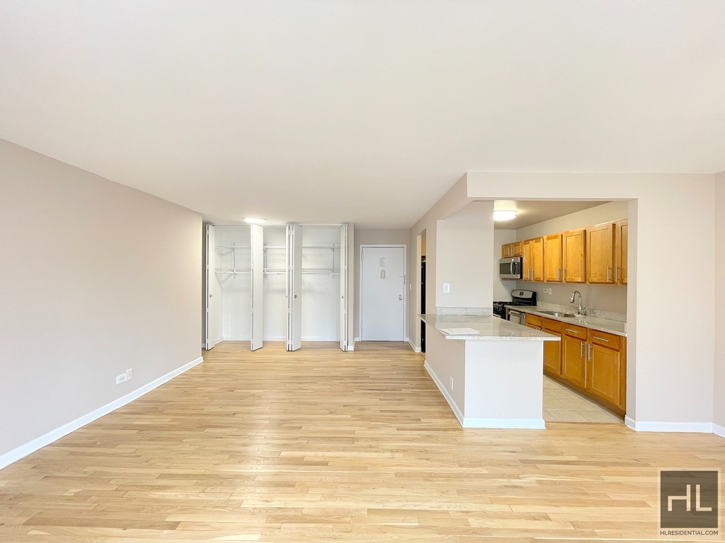 310 Greenwich Street - Photo 3