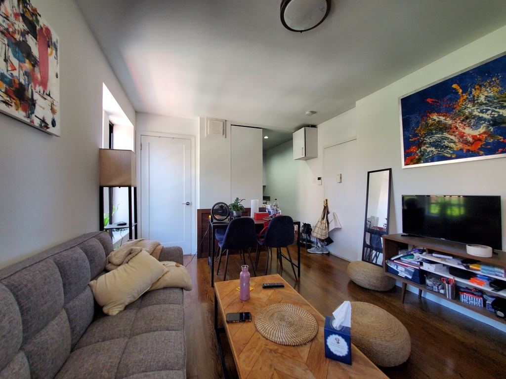 542 East 14th Street - Photo 2