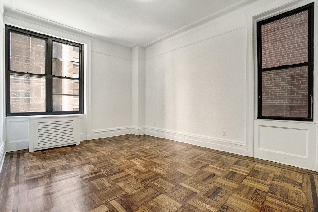 200 West 58th Street - Photo 2