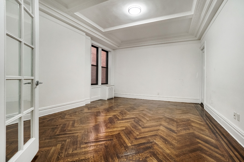 200 West 58th Street - Photo 4