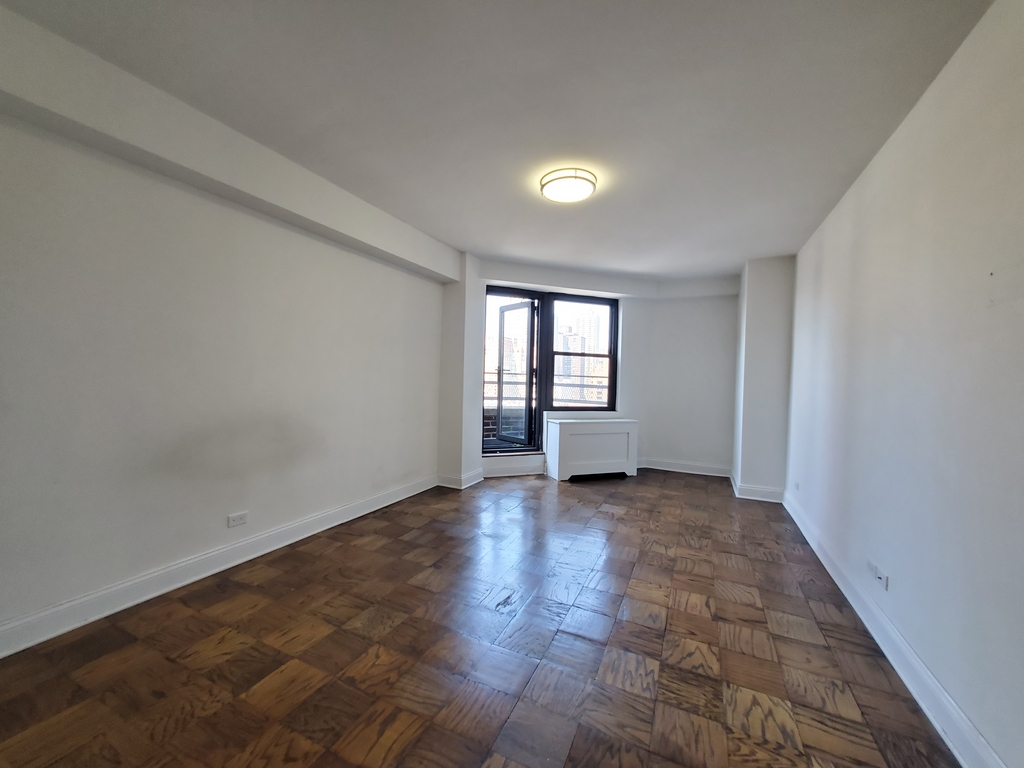 240 East 82nd Street - Photo 2